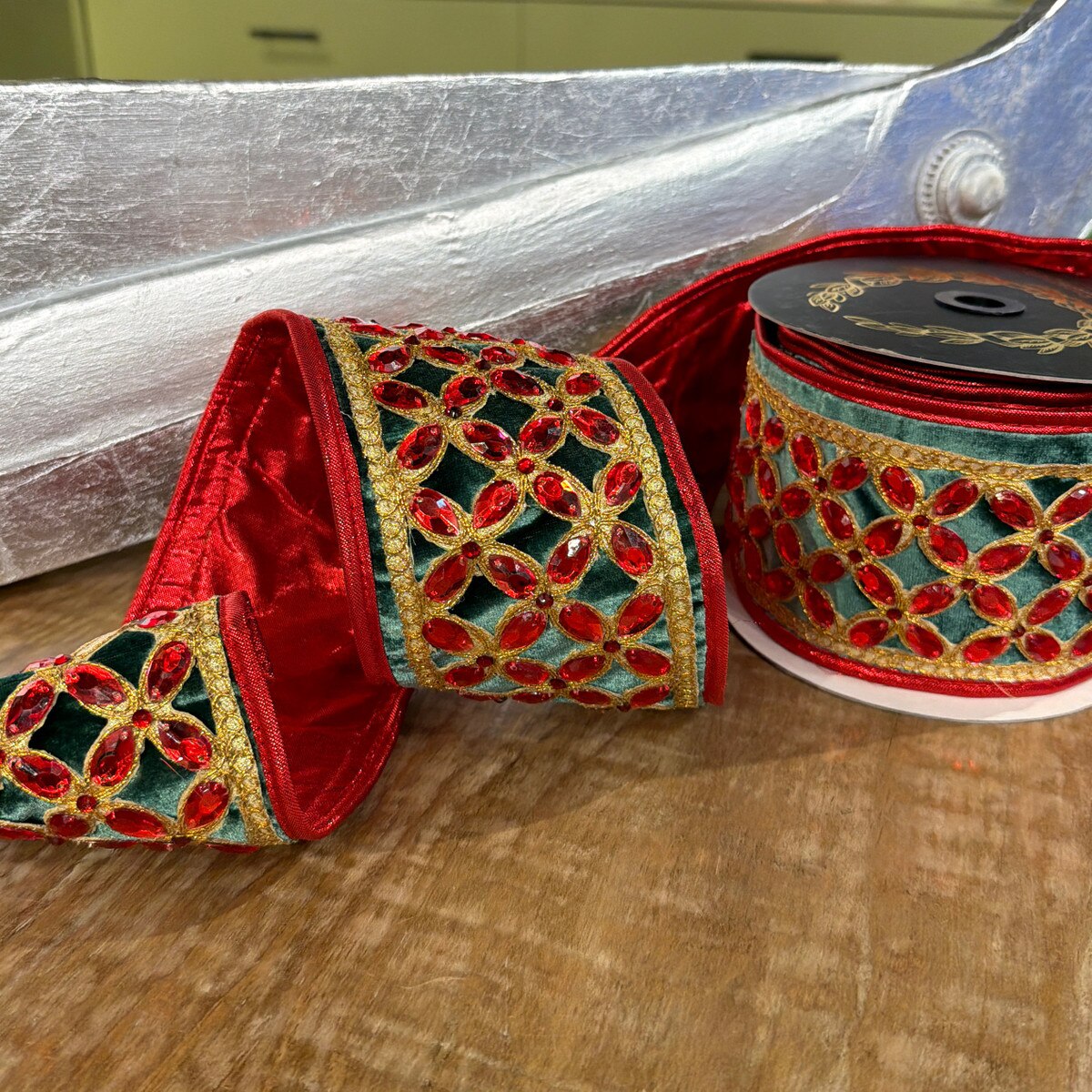 JME Green Velvet Ribbon w/ Floret Red Center 4x5yds