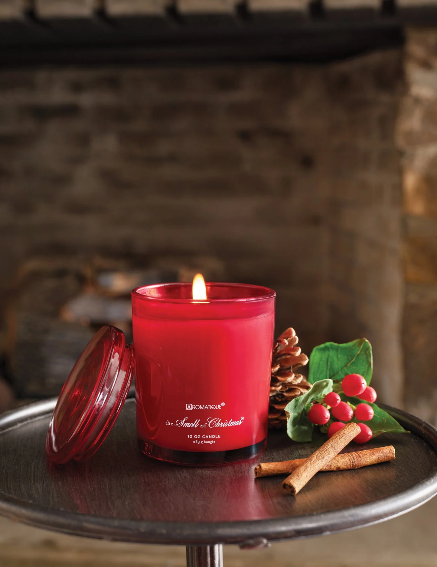 Aromatique: 10oz Foundry Candle - The Smell of Christmas